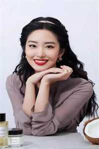 生日当天，妻女将我推下楼梯