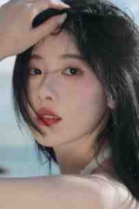 经理要求全公司去扫董事长的墓