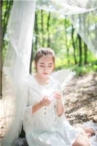 妈妈被点天灯后，我背着全家勋章跪在军区门口