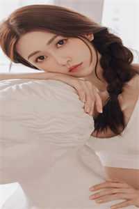 被顶流男友嘲讽后，我和太子爷闪婚