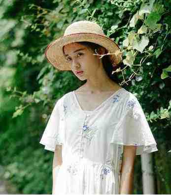 海盗袭港时，妻子在和白月光拍婚纱照