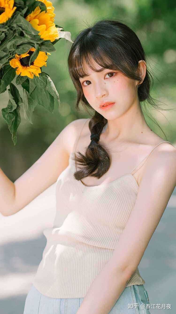 宫阙雾花惹尘埃