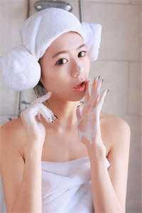 丈夫为白月光抢走女儿手术费后，我人间蒸发了