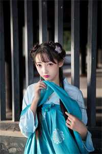 他日君相问，休言是故人