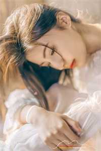 美女学神为拯救我而来