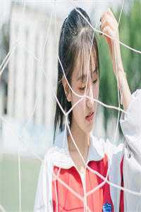 孵出半龙半人的幼崽后，龙族公主让我去死