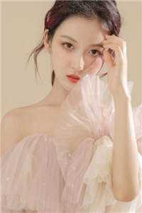 女儿手术差四千，老公却在给青梅挑百万项链