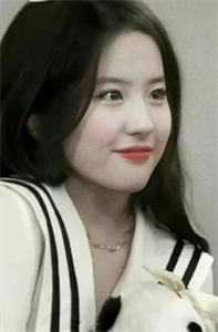 前女友华丽逆袭后，带着未婚夫嘲笑我