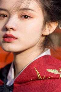 女友把我捆龙舟沉江后，我成了女龙王祭品