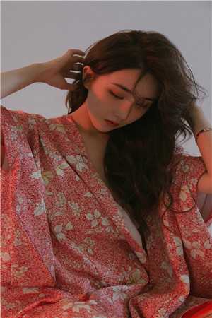 花光男友一百亲密付被骂捞女后，我亮出身份全城招婿