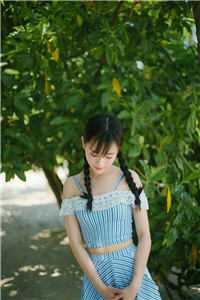 回首暮云远，飞絮搅青冥